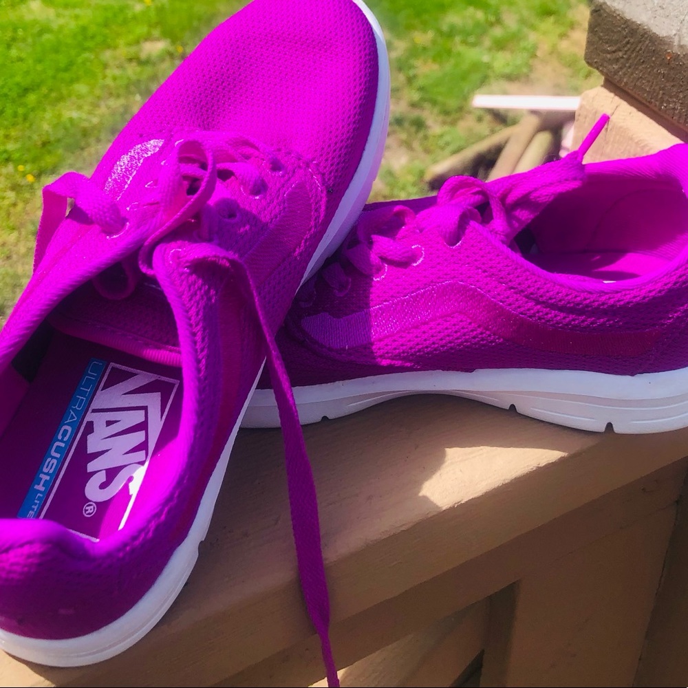 Vans tennis shoes